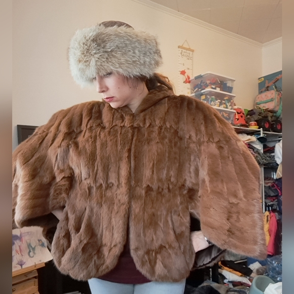 Gorgeous real fur poncho cape, brown muskrat - Picture 10 of 16